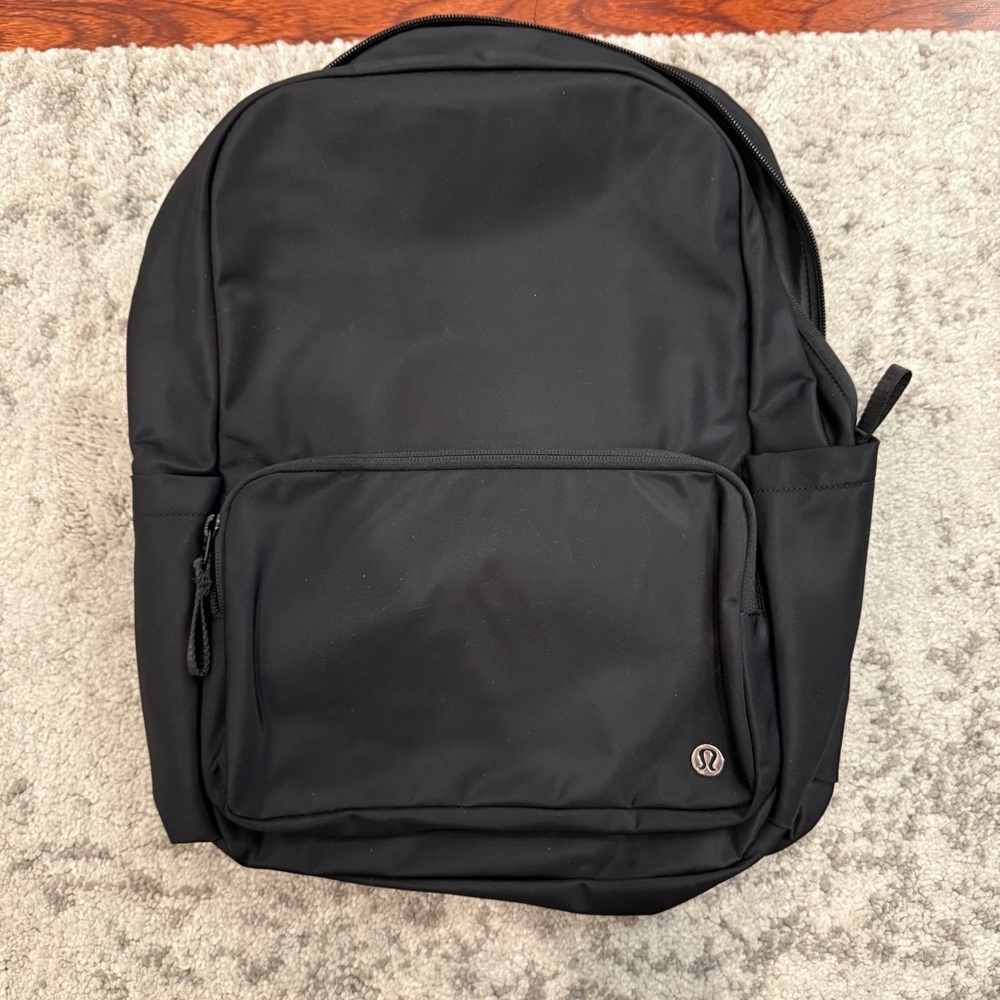 Lululemon Everywhere Backpack 22L never used!